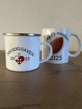 Indlæs billede til gallerivisning Mandelgave krus 2025
