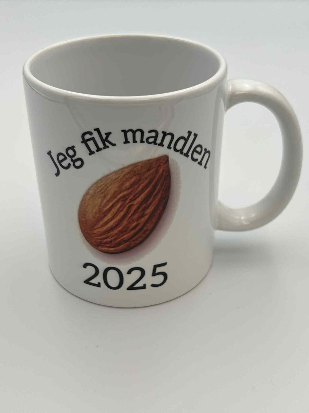 Mandelgave krus 2025