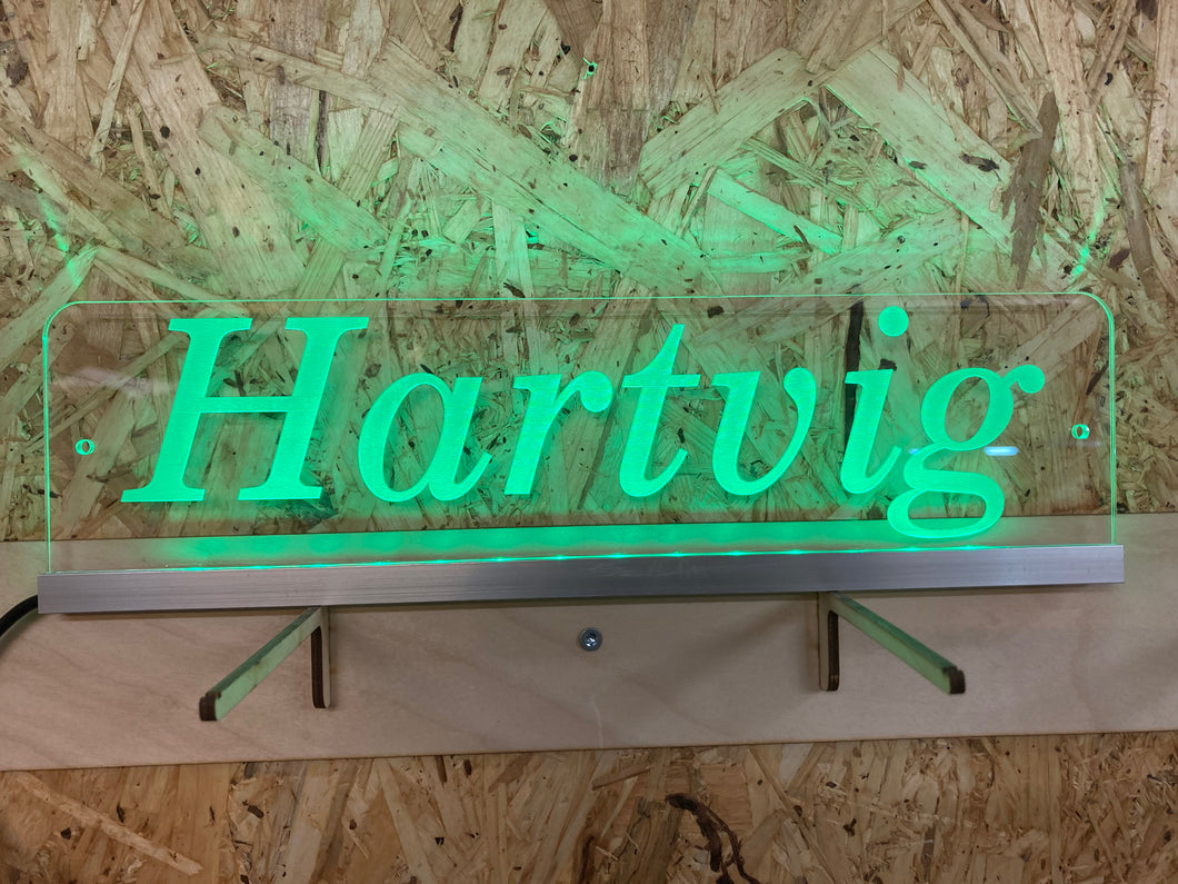 Navneskilt med LED-lys